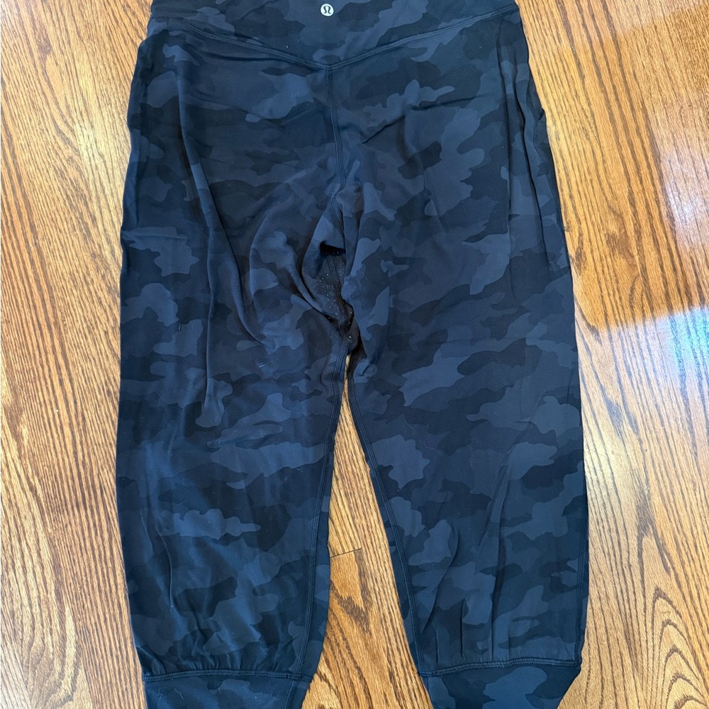 Lululemon Camouflage cropped Joggers